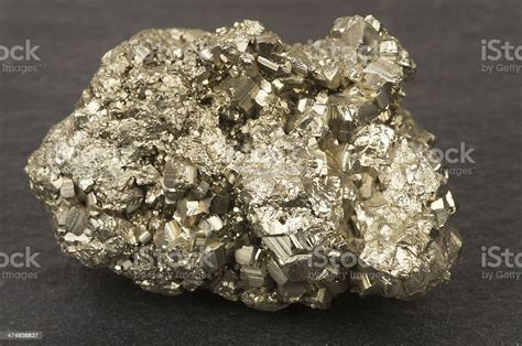 Tontos Pyrites Mineral De Hierro De Oro De La Muestra Foto De Stock Y