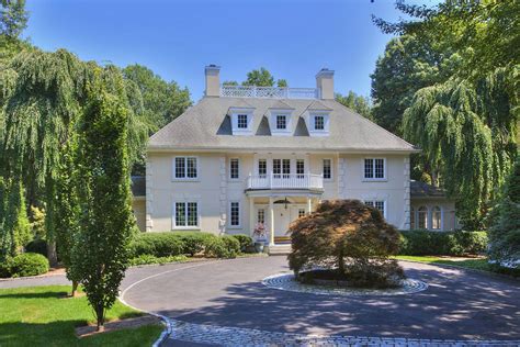 On the Market / 4,000-square-foot stucco Georgian colonial hits the ...