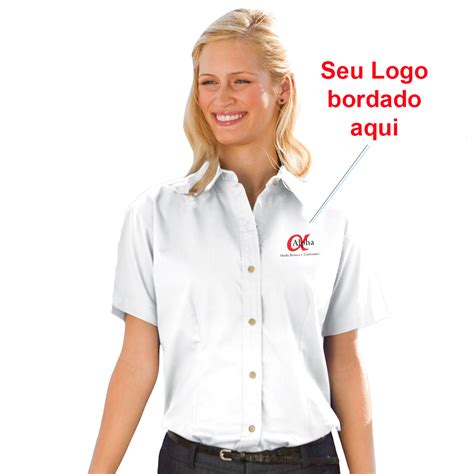 camisa básica branca preta e outras cores modelo social feminina personalizada para uniformes