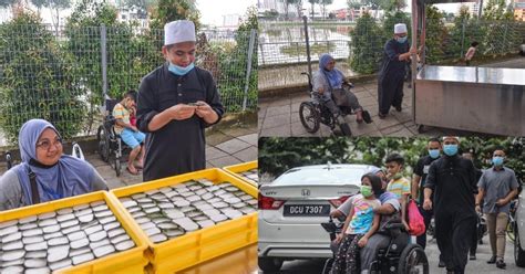 Dari segi makanan dan lauk pauk dia, bagi saya memang sedap terutama penggemar masakan nasi kukus dan ayam kampung. "Akak Ni Berniaga Depan Tasik Sri Rampai...", Beli Kan ...