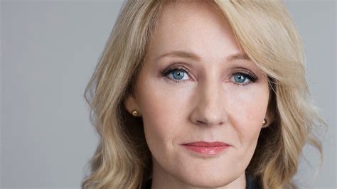Jk Rowling Defends Johnny Depps Casting In New Fantastic Beasts Vice