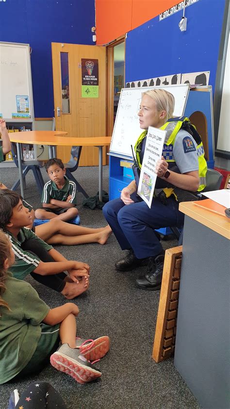 Room 4 Glen Innes School Road Safety With Constable Holly