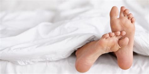 Itchy Feet Causes Symptoms And Treatments Per Doctors