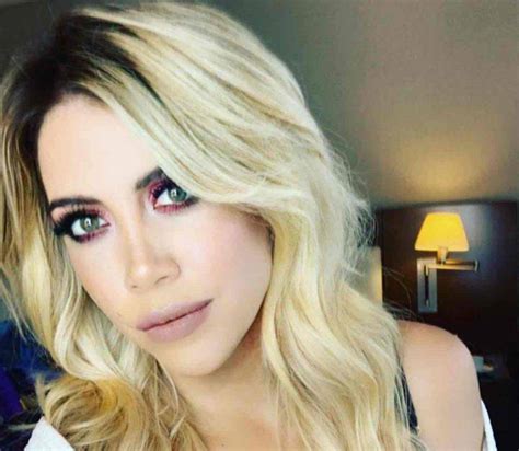 La donna dei sogni esiste. Maxi Lopez: tweet al veleno per Wanda Nara e Selvaggia ...