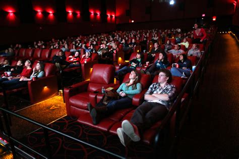 4 New Ways Movie Theaters Are Filling Seats And Upselling Patrons Amc Theatres Movie Theater