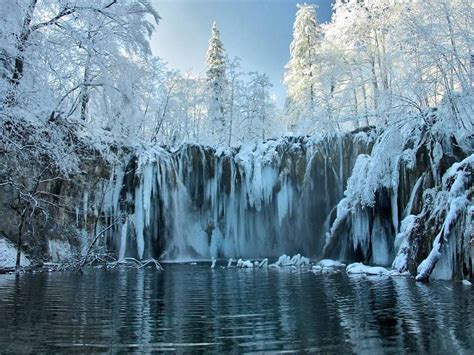 An icy kingdom for an ice Queen : PlitviÄ ka Jezera, Croatia [1200x900