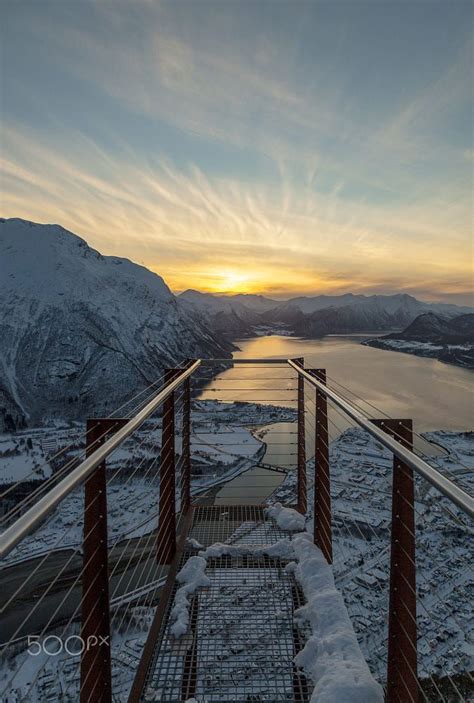 Viewpoint rampestreken is a fantastic experience. Rampestreken, Åndalsnes, Norway | Reiten, Norwegen