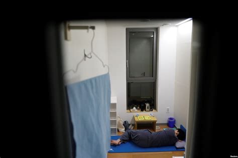 South Koreans Enter ‘prison To Escape Daily Life