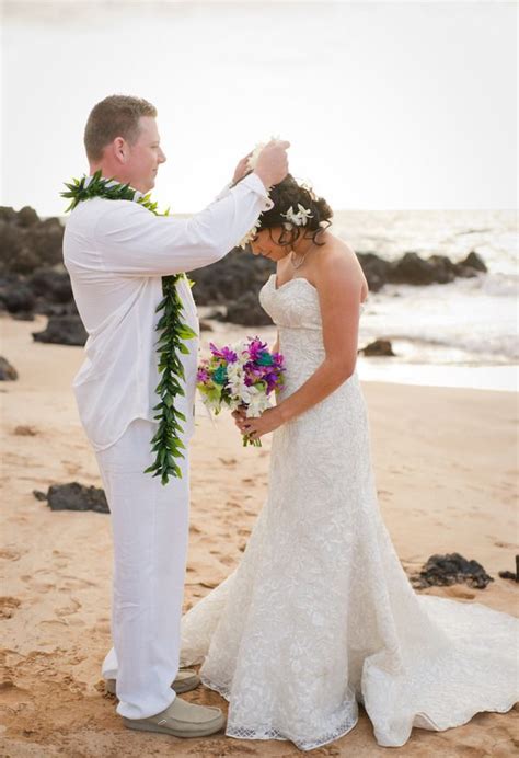 The Traditional Hawaiian Wedding Ceremony Hawaiian Wedding Wedding