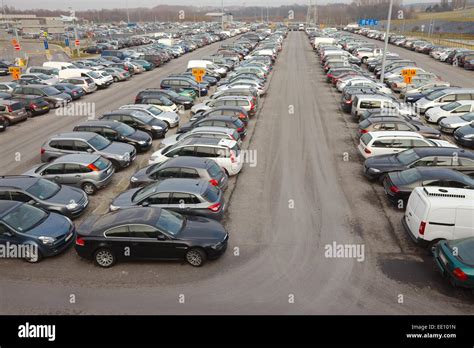 Crowded Car Park Hi Res Stock Photography And Images Alamy