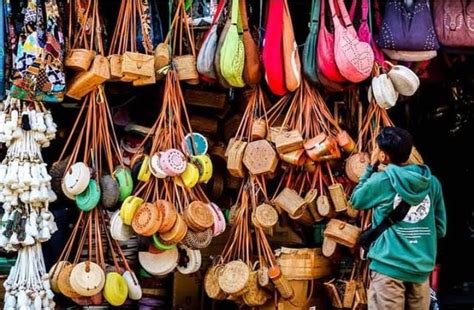 19 Tempat Oleh Oleh Di Bali Pasar Sukowati Pasar Guwang Hingga Lippo
