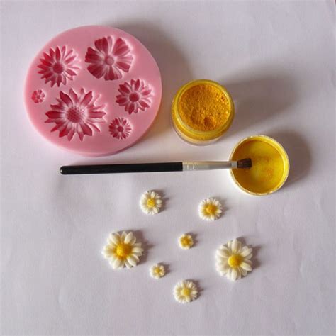 Echa un vistazo a nuestra selección de flores fondant para ver las mejores piezas hechas a mano, únicas o personalizadas de nuestras tiendas de pasteles. Molde para hacer flores de fondant