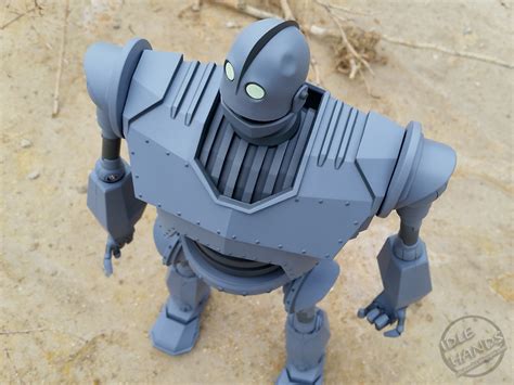 Idle Hands Eye Candy Mondos Iron Giant Deluxe Action Figure