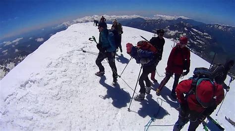 Il terreno in cui si svolge la gita è quanto di meglio si possa chiedere allo sci oltre ad offrire. Piramide Vincent (Monte Rosa) - YouTube