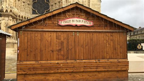 VIDÉO - L'installation des chalets de Noël a commencé à Reims