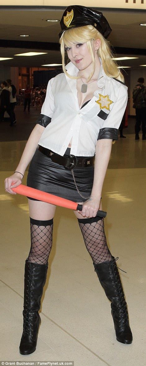 Females Show Racy Outfits At Birminghams Comic Con Daily Mail Online