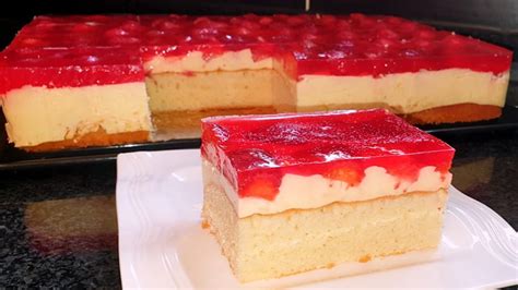 Mix 1 1/4 cup flour, baking powder, 2 tsp sugar, and salt and sift once. Erdbeer-Schmand-Kuchen mit Vanillecreme Blechkuchen Rezept ...
