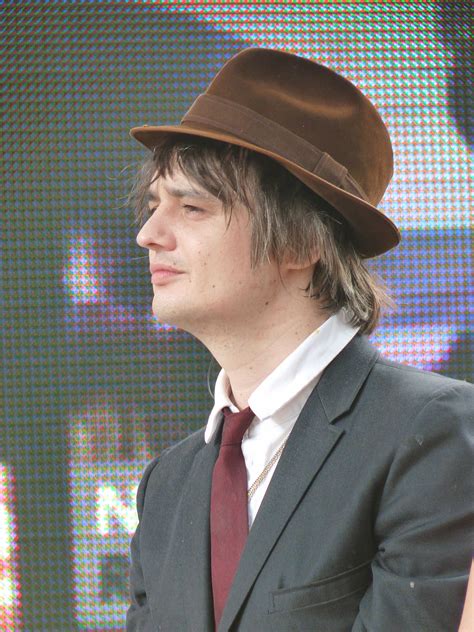 Pete doherty, 42, looks barely recognisable as he saunters in the sunshine on. Peter Doherty (Musiker) - Wikipedia