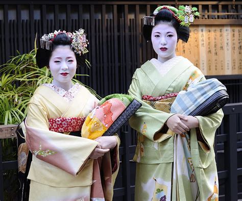 japan temple kimono kyoto geisha flower girl woman maiko gion costume nikond300
