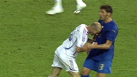Gegen italien verwandelte zinedine zidan zunächst einen foulelfmeter zum 1:0 für frankreich. 9. Juli: Zidane's Kopfstoß bei der WM 2006 - oe3.ORF.at