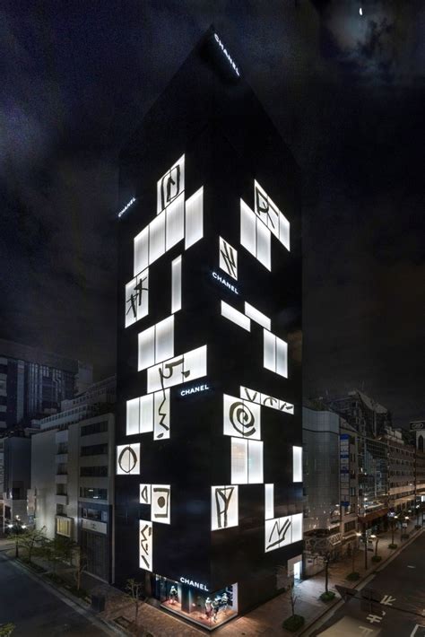 Chanel Opens Slender Flagship In Tokyos Ginza District Wwd