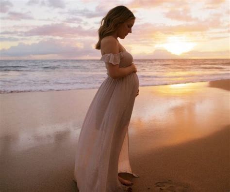 Pregnant Photo Shoot Ideas Beach