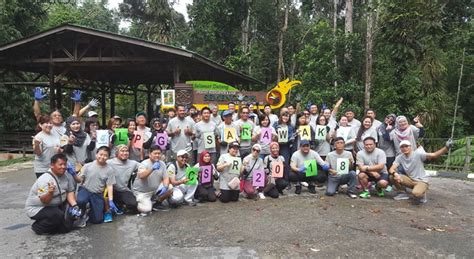 Petronas dagangan berhad diwujudkan pada 5 ogos 1982,3 sebagai anak syarikat petronas dan terlibat dalam runcit dan pemasaran produk hiliran minyak dan gas terutamanya di malaysia. PETRONAS DAGANGAN BERHAD CSR IN SEMENGGOH WILDLIFE CENTRE ...
