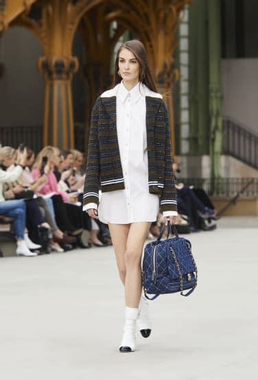 Quando mi imbarco per una crociera non posso fare a meno di guardarmi intorno ed osservare. Crociera 2019/20 - Prêt-à-porter - CHANEL | Stile di moda, Disegno abiti, Moda alta sartoria