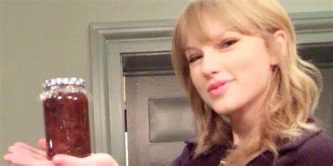 Taylor Swift Poses With Jam In The Most Taylor Swift Photo Ever Taken