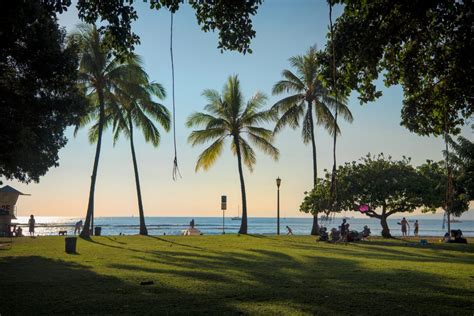Kapiolani Park Scene Of Hawaii By Wavees
