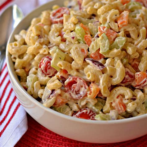 Pasta salad recipes with mayo. Creamy Macaroni Salad | RecipeLion.com