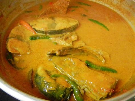 Gulai ikan aya kelantan gulai nasi dagang fish curry versi nur nis tv. My Wonderful World of Food and Travel: Nasi Dagang ...