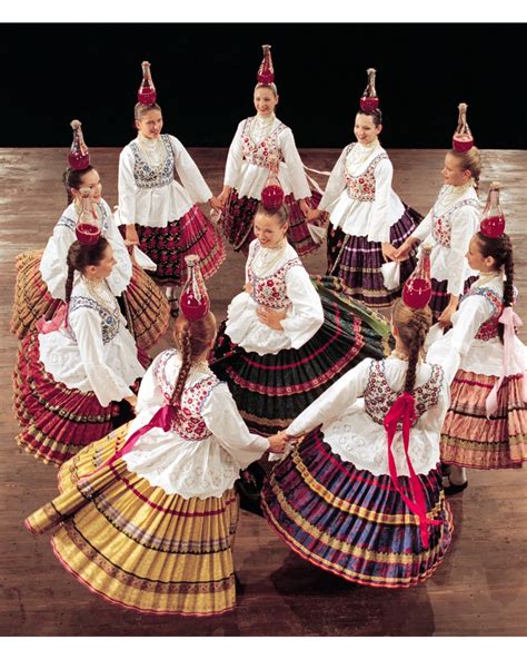 Hungarian State Folk Dance Ensemble Wows The Crowd At The Palladium