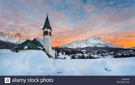 Cortina Dampezzo Winter Hi Res Stock Photography And Images Alamy