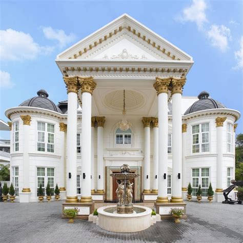 Ibu wenny menginginkan sebuah rumah yang megah dengan gaya mediterania dengan fasad yang terlihat klasik dan mewah. 75+ Desain & Denah Rumah Super Mewah Impian, 1 dan 2 Lantai