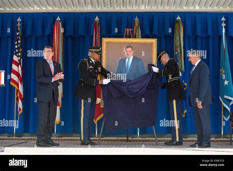 Us Defense Secretary Ashton Carter And Former Secretary Of Defense Leon