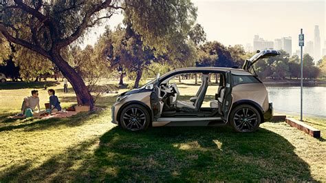 Den gir deg nettilgang, slik at du er oppdatert, hjelper deg å interiøret til bmw i3. BMW i3: Bærekraftige løsninger