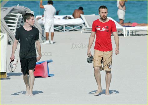 Ryan Gosling Goes Shirtless Photo 140891 Ryan Gosling Shirtless Zach Shields Photos Just
