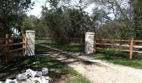 Apr 27 2015 end of driveway fence ideas cedar fence post entrance to driveway. entry way split rail cedar with limestone columns ...