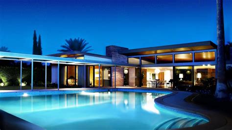 Live Like A Movie Star In These Glamorous Palm Springs Celebrity Home