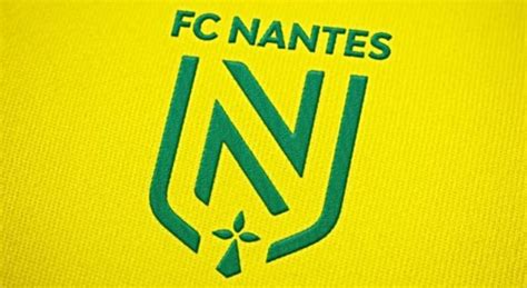 Nantes est située à proximité de l'océan atlantique, au début de l'estuaire de la loire et au confluent de l'erdre et de la loire. Nantes change son logo et provoque la colère de ses supporters