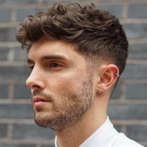 30 Refined Wavy And Curly Hairstyles For Men The Best Options For You