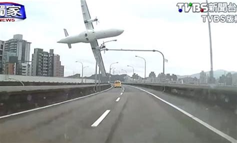 Watch Transasia Plane Crashes Into Taiwan River 23 Killed Watch