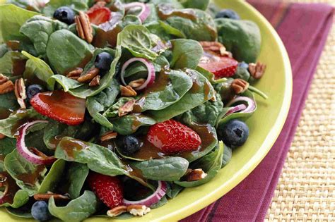 15 Spinach Salad Recipes Everyone Will Love
