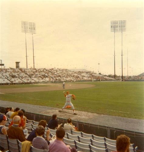 But the park is also an ideal place for outdoor walks and family activities. TIL: Jarry Park Stadium (home of Montreal Expos 1969-76) had bullpens on top of the dugouts ...