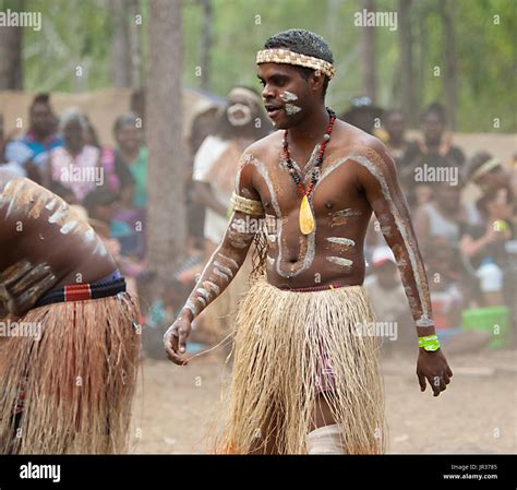 aboriginal dance australia fotos und bildmaterial in hoher auflösung seite 2 alamy
