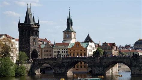 In deren zentrum befindet sich der altstädter ring, wo sie viele sehenswürdigkeiten anschauen können. Mehr als zwei Millionen deutsche Hotelgäste in Tschechien ...
