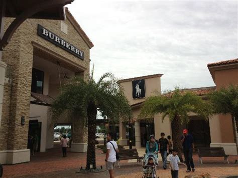 A popular spot for singaporeans who want to splurge on branded goods, the johor premium outlets have discounts up to 65% all year round. Johor Premium Outlet (Kulai) - 2018 All You Need to Know ...