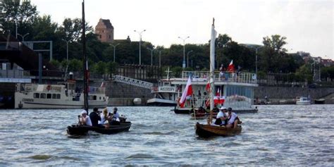 Polska oddała hołd powstańcom warszawskim. Godzina W na Wiśle | Warszawa.pl