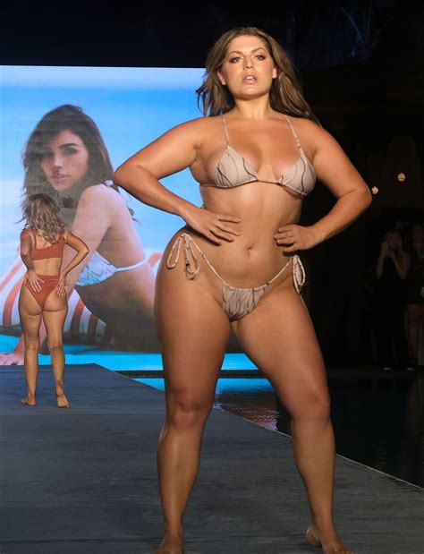 ‘sports illustrated 2021 fashion show features plus size models